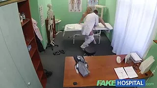 Боді-арт дівчина трахкає з одним біля басейну русское порно відео