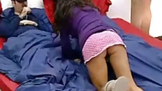 Молода блондинка смокче порно відео російське член незнайомця в перший раз перед камерою