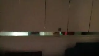 Чувак зняв і відео для дорослих порно розмістив в Інтернеті, як він трахає гумову ляльку з великими доїннями