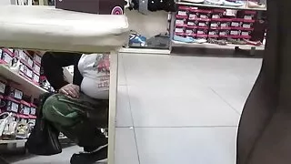 Дві пристрасні гімнастки займаються порно відео безплатно лесбійським сексом на дивані