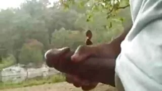 Він тримає аматорську відео секс домашній камеру і старанно смажить свою подругу