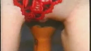 Чарівна сусідка по секс відео парнуха кімнаті на кухні замінює печеру під Куканом