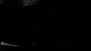 Молода жінка на порно сайти відео пікніку в парку засунула палець в дупу
