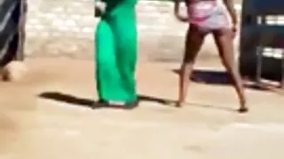 Чудова блондинка порно відео моделі з аніме стогне на члені хахала