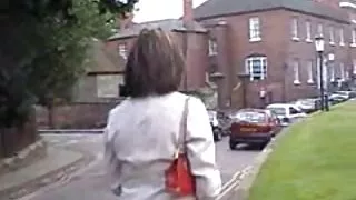 Маленька дівчинка їде відео секс на природі півень і досягає щастя
